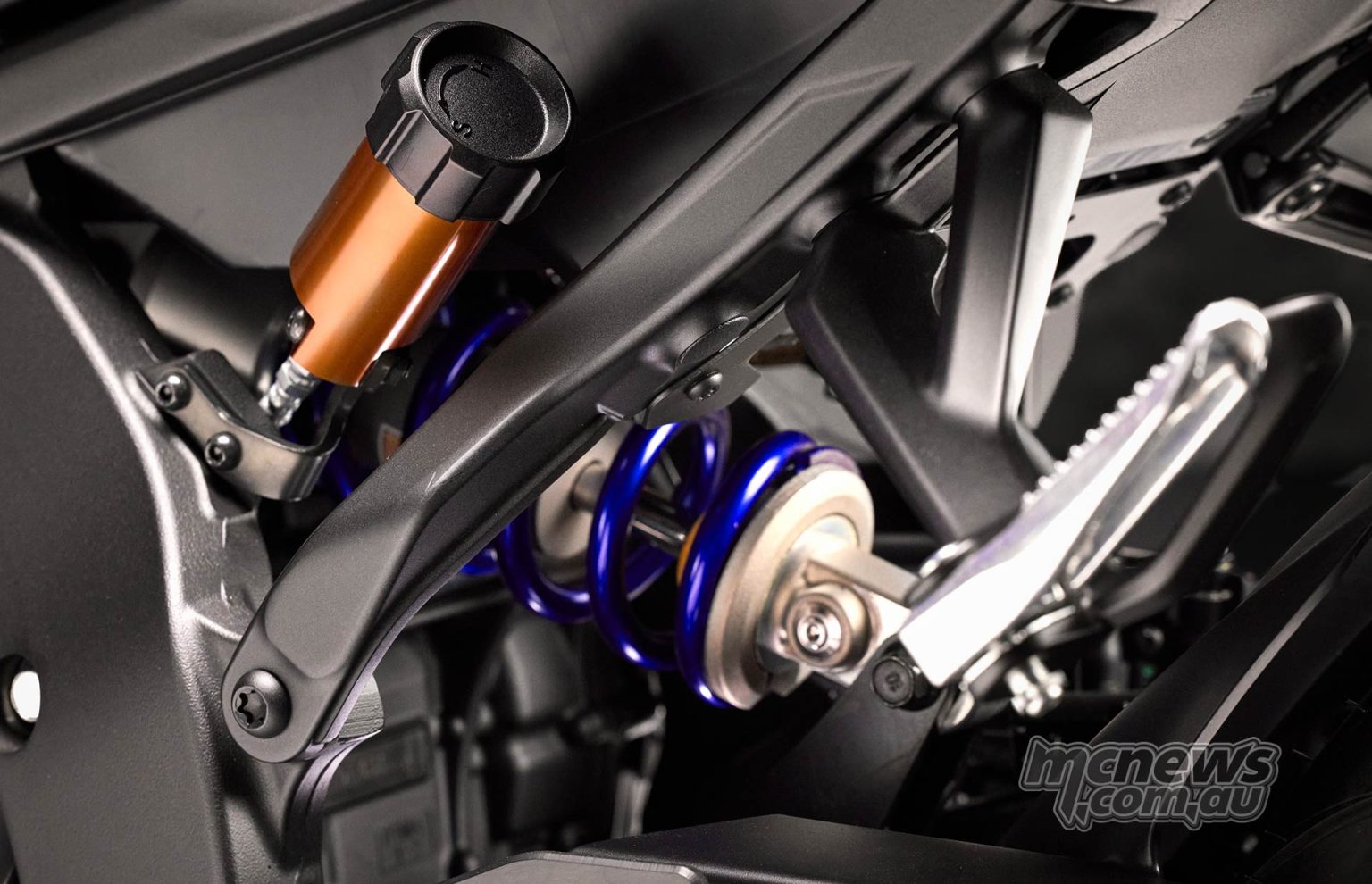 Yamaha YZF-R9 revealed - 890 cc triple - 195 kg wet - Brembo - KYB | MCNews