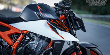 KTM 990 Duke R steps things up a few notches but also takes me back a few years…