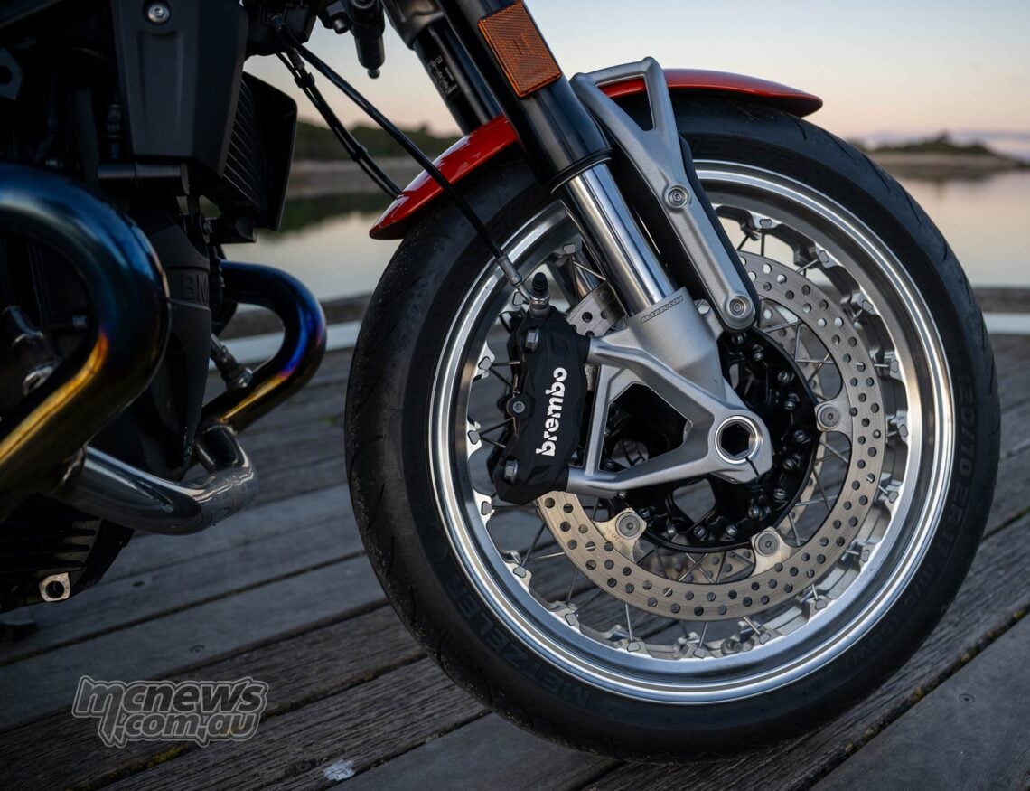 BMW R 12 S Review | Motorcycle Test | MCNews