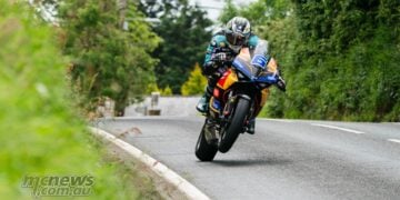 Michael Dunlop dominates second Supersport bout at TT 2025