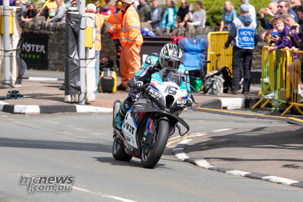 Superbike - Michael Dunlop at St. Ninians - Image by Jim Gibson