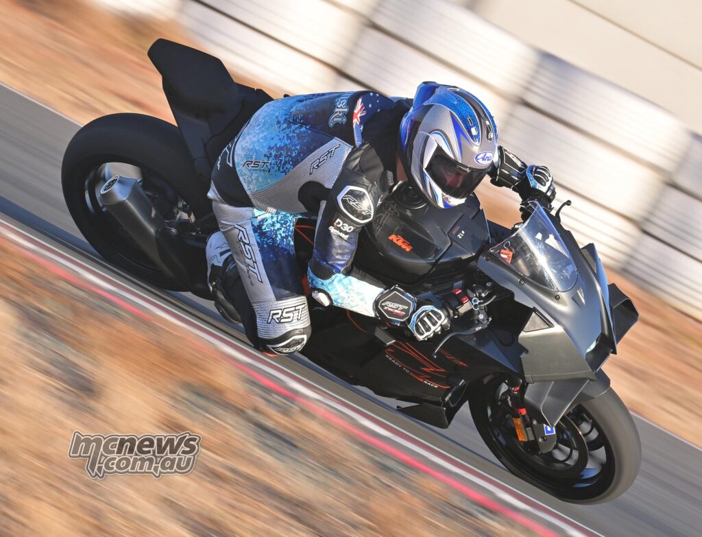 WP APEX 48 open cartridge forks, compression and rebound (30 clicks), preload (3 clicks)