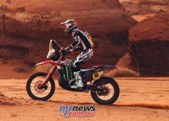 Schareina leads Dakar after marathon Stage Four