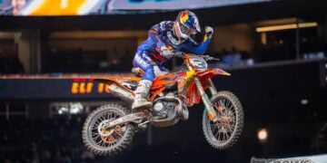 Tomac takes control in Seattle 450 SX thriller as title fight tightens
