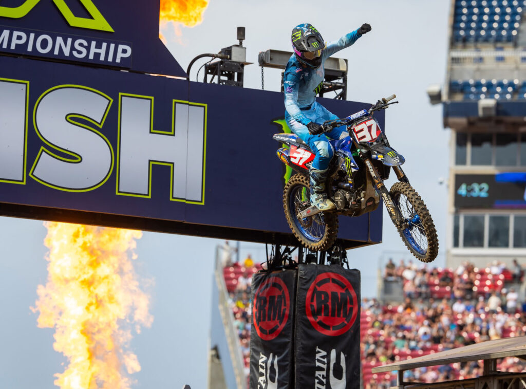 Cole Davies leading the Nashville 250SX East main event