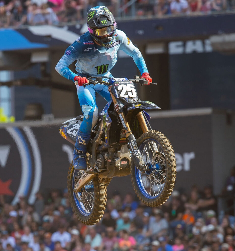 Nate Thrasher racing to second place in the Nashville 250SX East main event