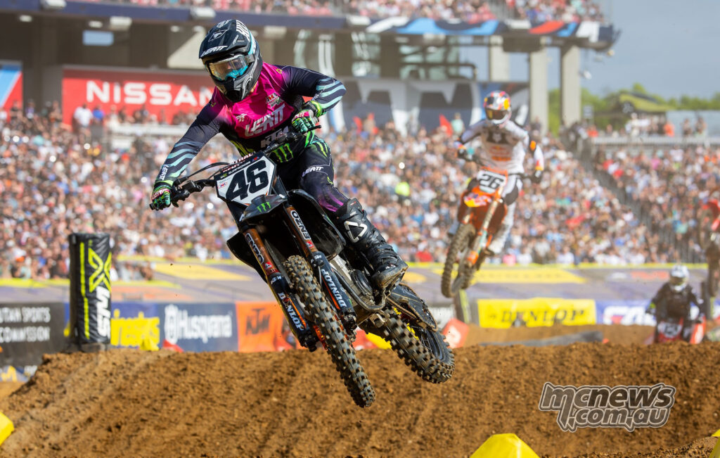 Justin Hill racing to fifth place in the Nashville 450SX main event
