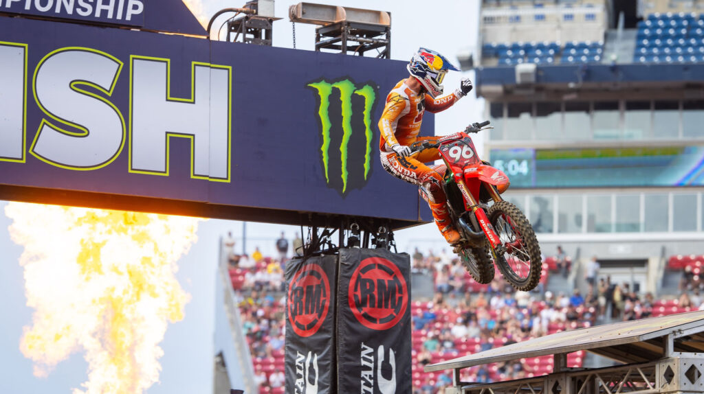 Hunter Lawrence winning the Nashville 450SX main event