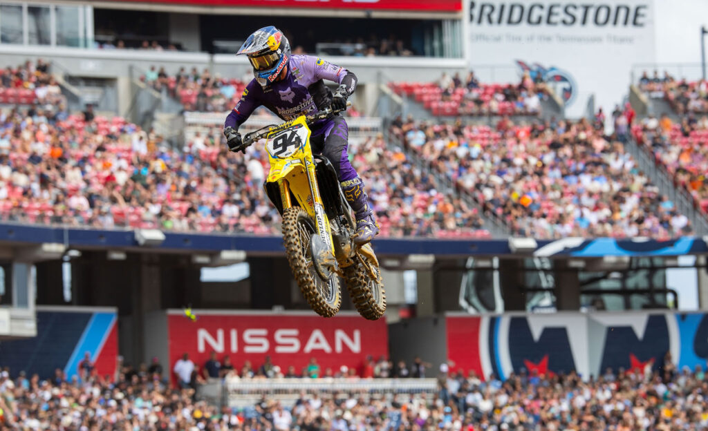 Ken Roczen on his Suzuki in the Nashville 450SX main event