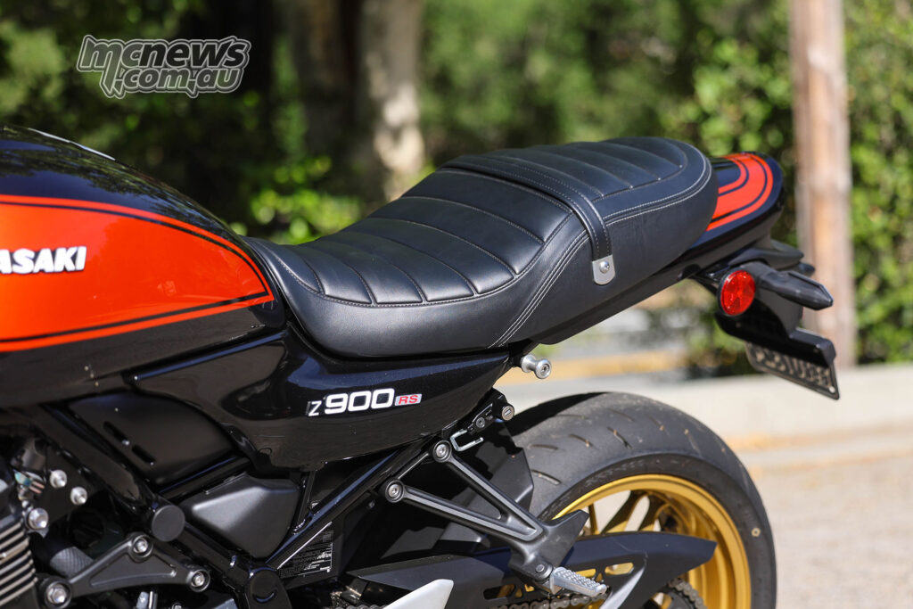 Ribbed black seat on 2026 Kawasaki Z900RS SE
