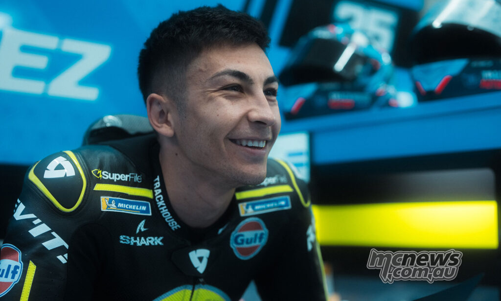 Raúl Fernández smiling in the Trackhouse pit box during the Jerez MotoGP test.