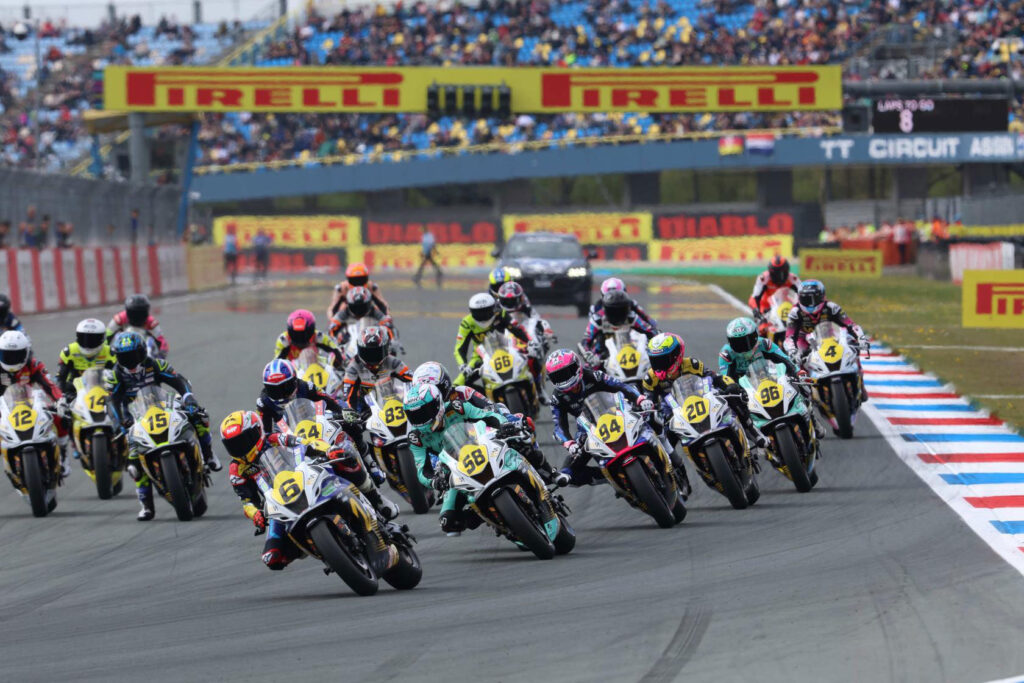 he FIM Women’s Circuit Racing World Championship field races through the opening phase of Race 1 at TT Circuit Assen.