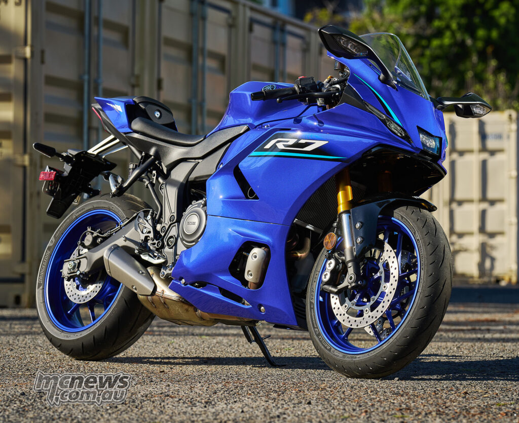 Blue 2026 Yamaha YZF-R7 parked in front three-quarter view.