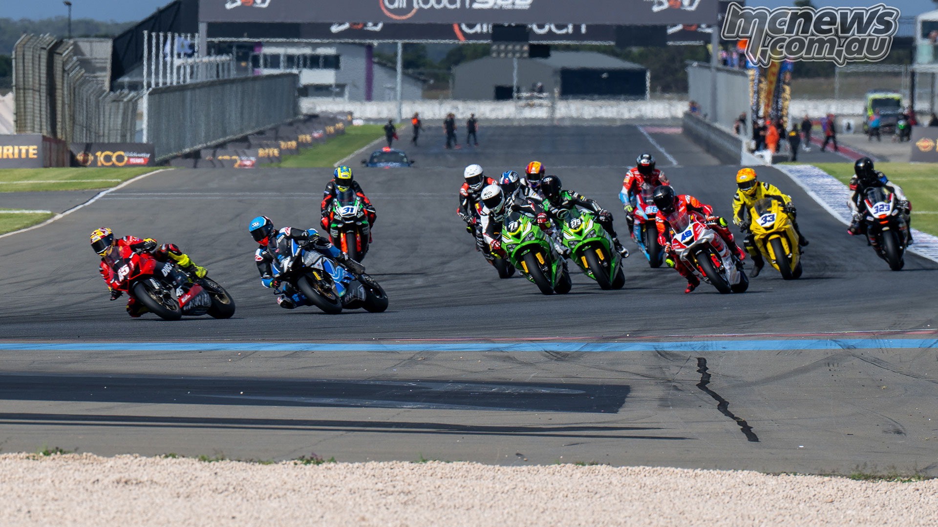 Toparis wins Supersport opener as title fights tighten