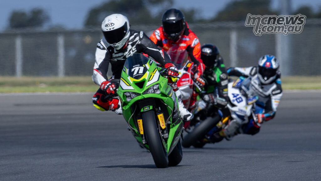 Tom Edwards leads Jake Farnsworth during the Supersport Next Gen race at The Bend