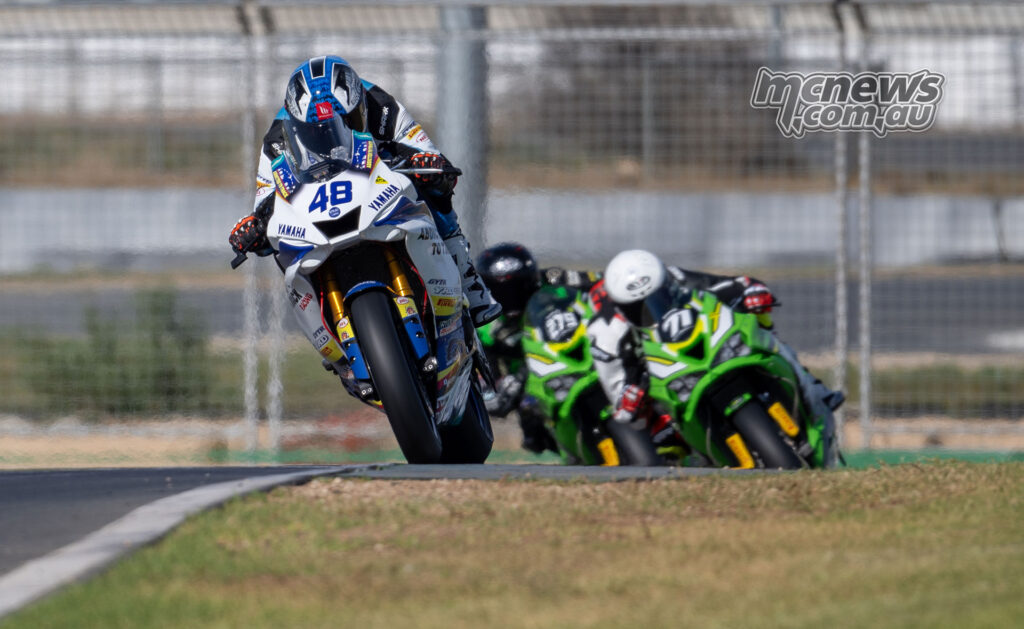 Valentino Knezovic leads Jake Farnsworth in the fight for Supersport points at The Bend