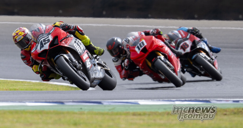 Olly Simpson leads Marcus Hamod during ASBK Superbike Race One at The Bend