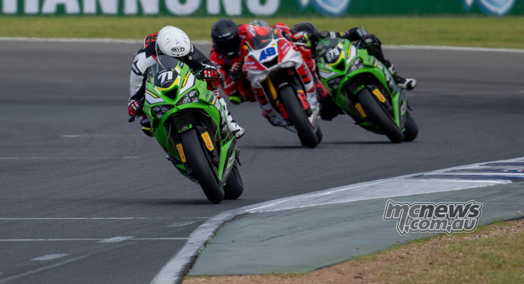 Tom Edwards leads Jake Farnsworth and Hayden Nelson in Supersport Race Two at The Bend