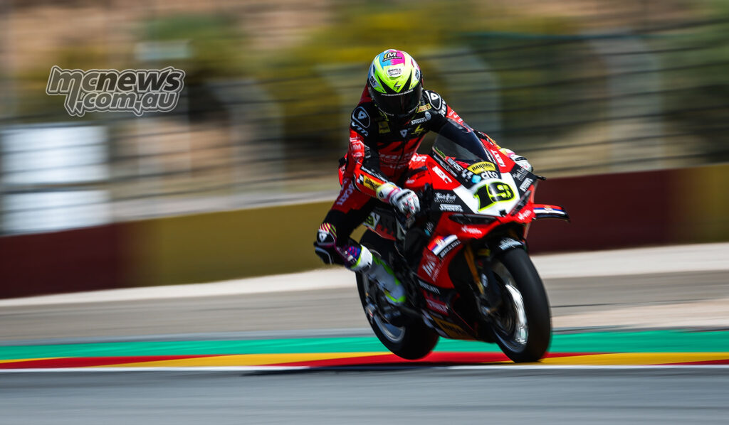 Alvaro Bautista braking on the Barni Spark Ducati Panigale V4R at Aragon WorldSBK.