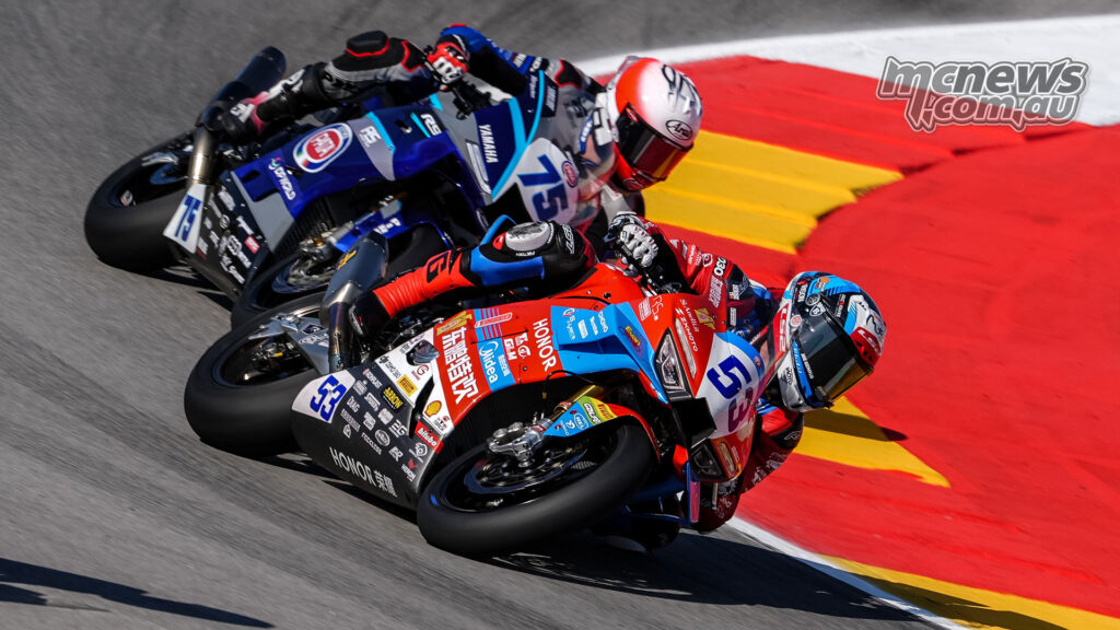 Valentin Debise on the ZXMOTO 820RR ahead of Albert Arenas on the Yamaha YZF-R9 at Aragon.