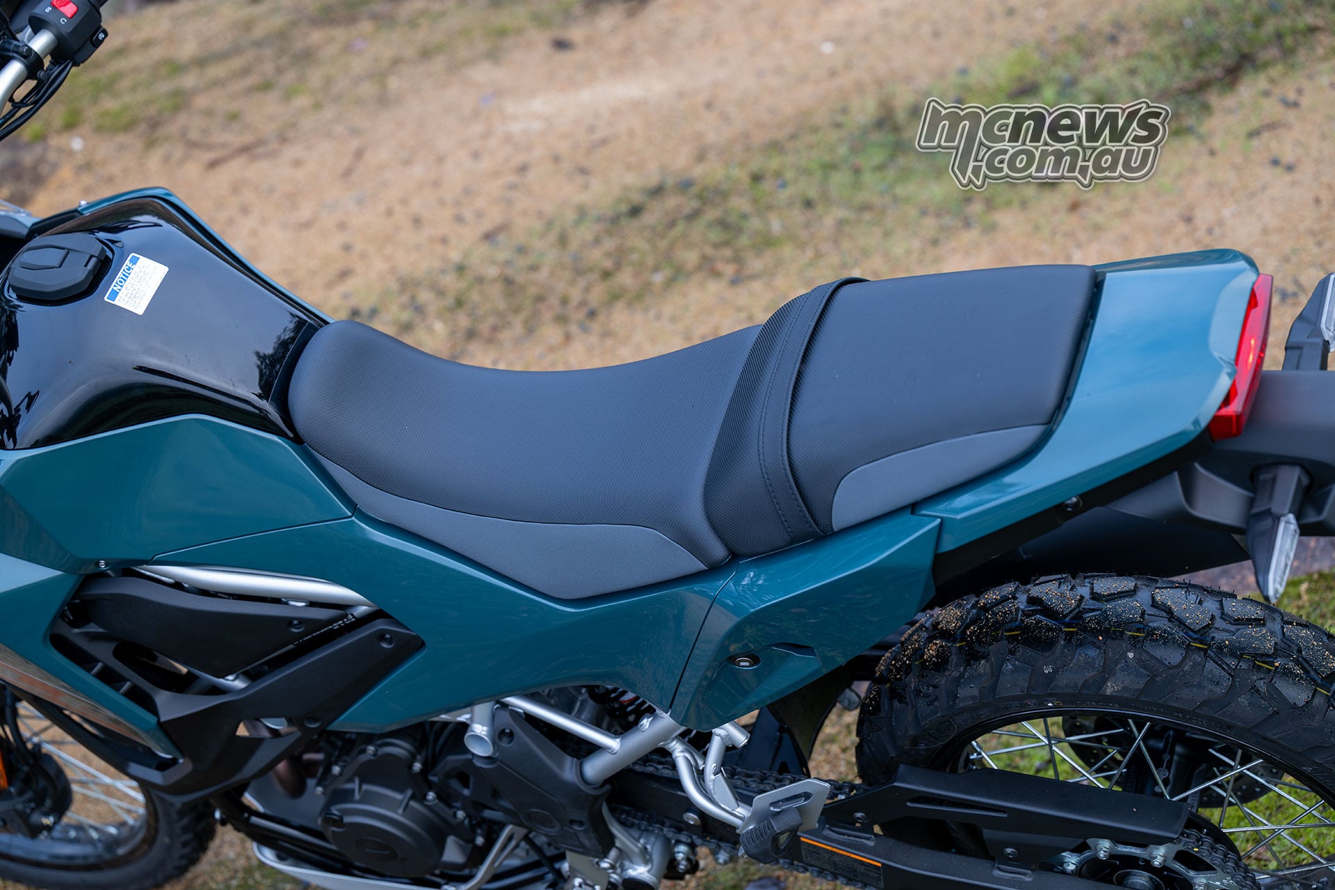 Side view of the Kawasaki KLE500 SE rider and pillion seats, rear bodywork and rear wheel.