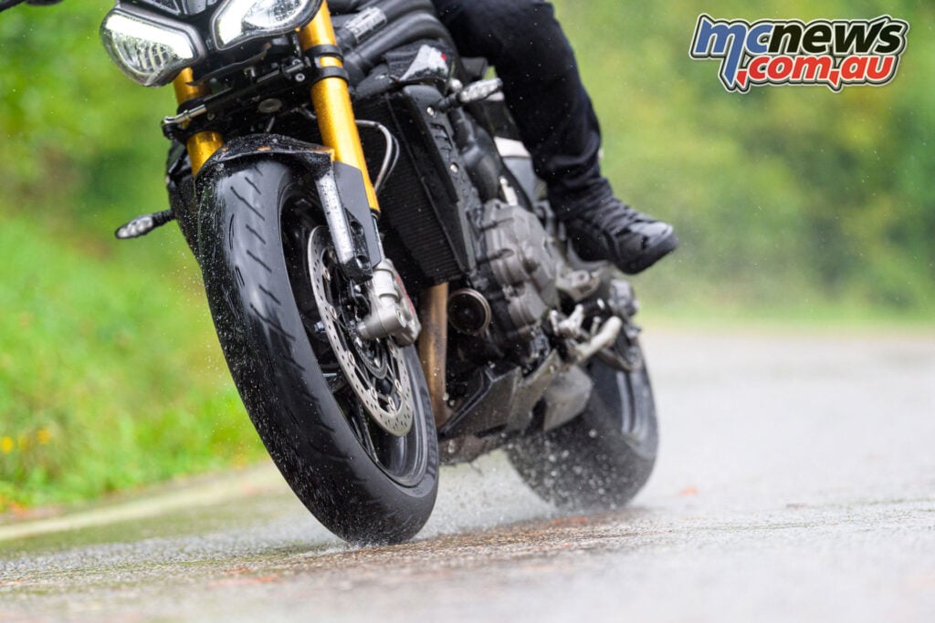 Metzeler Sportec 01 tyre riding through wet road conditions
