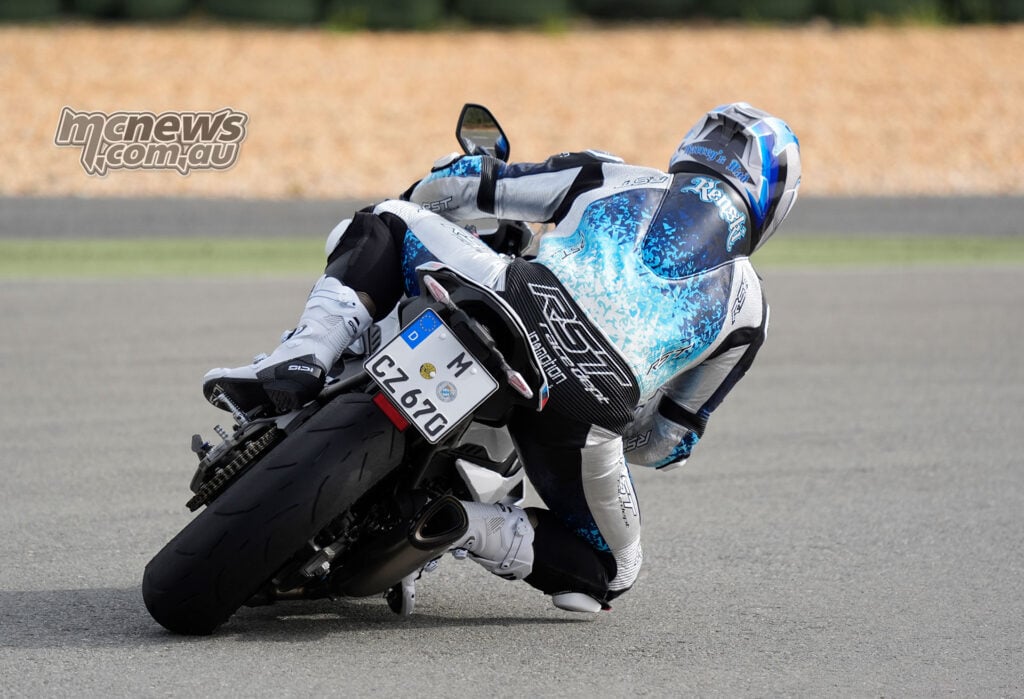 BMW M 1000 RR leaning on Metzeler Sportec 01 RS front tyre