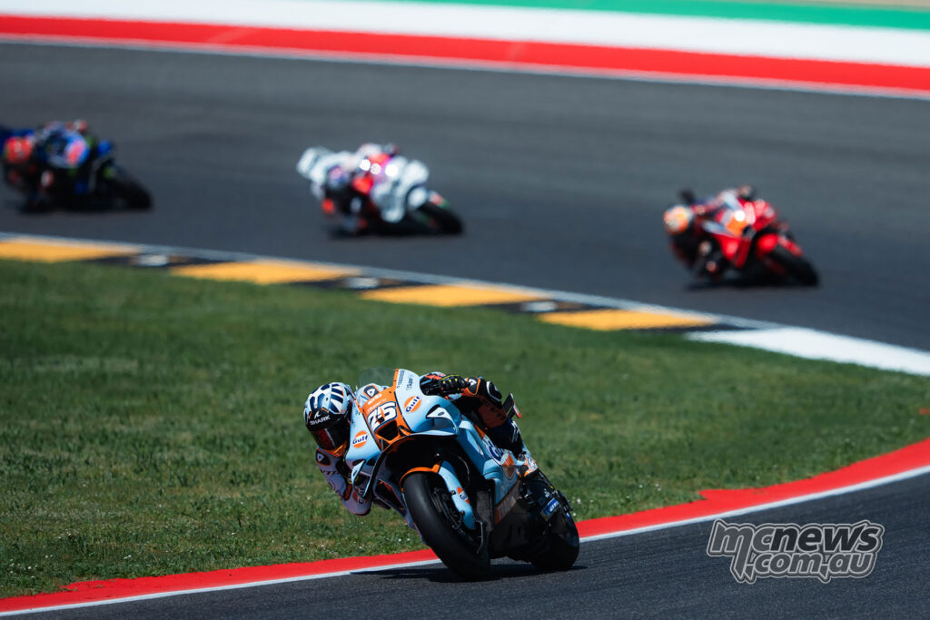 Raul Fernandez rides the Trackhouse Aprilia through Mugello during the Italian Grand Prix.