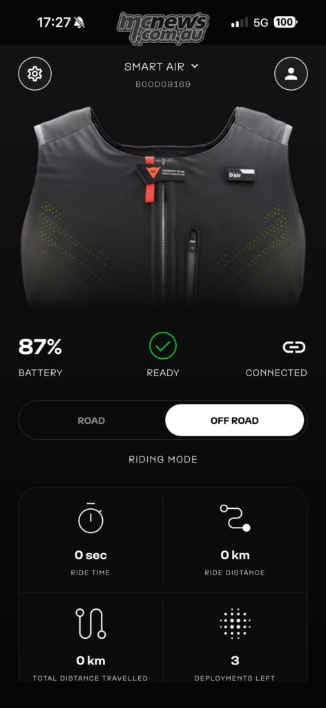 Smartphone screenshot of the Dainese Smart Air app showing Offroad riding mode selected and three deployments remaining.