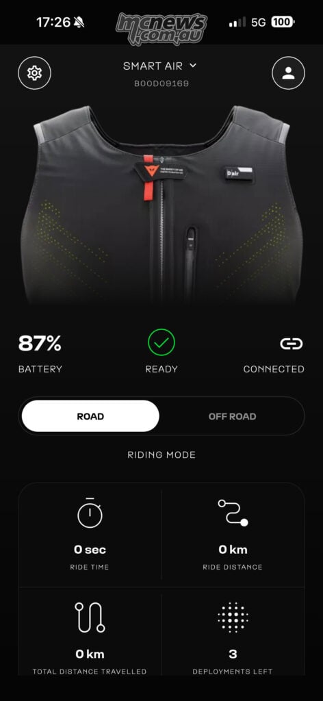 Smartphone screenshot of the Dainese Smart Air app showing Road riding mode selected.