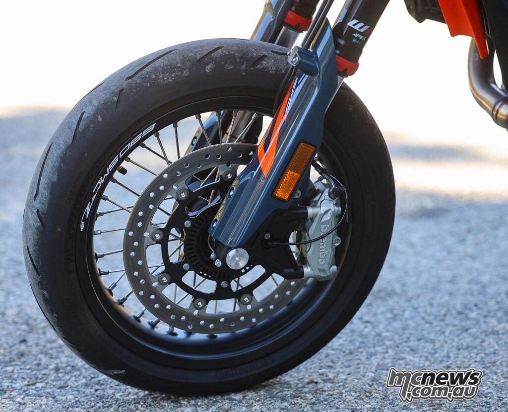 Front brake disc, Brembo caliper, WP Apex fork leg and Continental tyre on the 2026 KTM 690 SMC R.