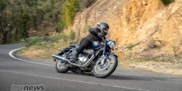 Royal Enfield Bullet 650 Review | Sixties style, modern manners