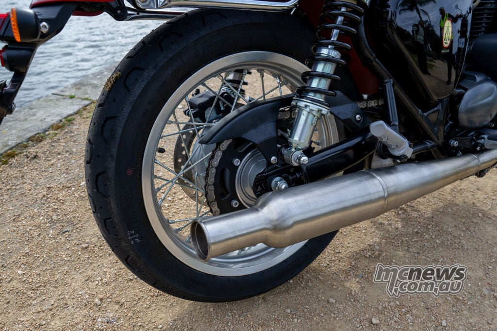 Exhaust system on the BSA Gold Star 650