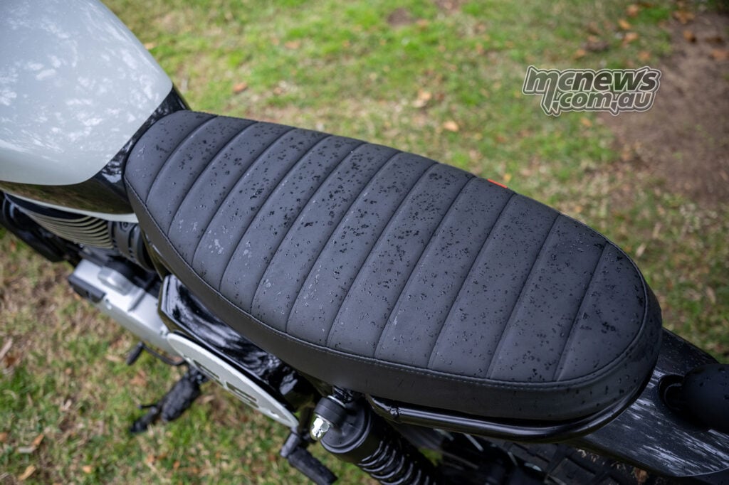 Seat of the BSA Scrambler 650