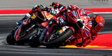 Marc Márquez on the Ducati races alongside Pedro Acosta on the KTM, with Marco Bezzecchi close behind at MotorLand Aragón.