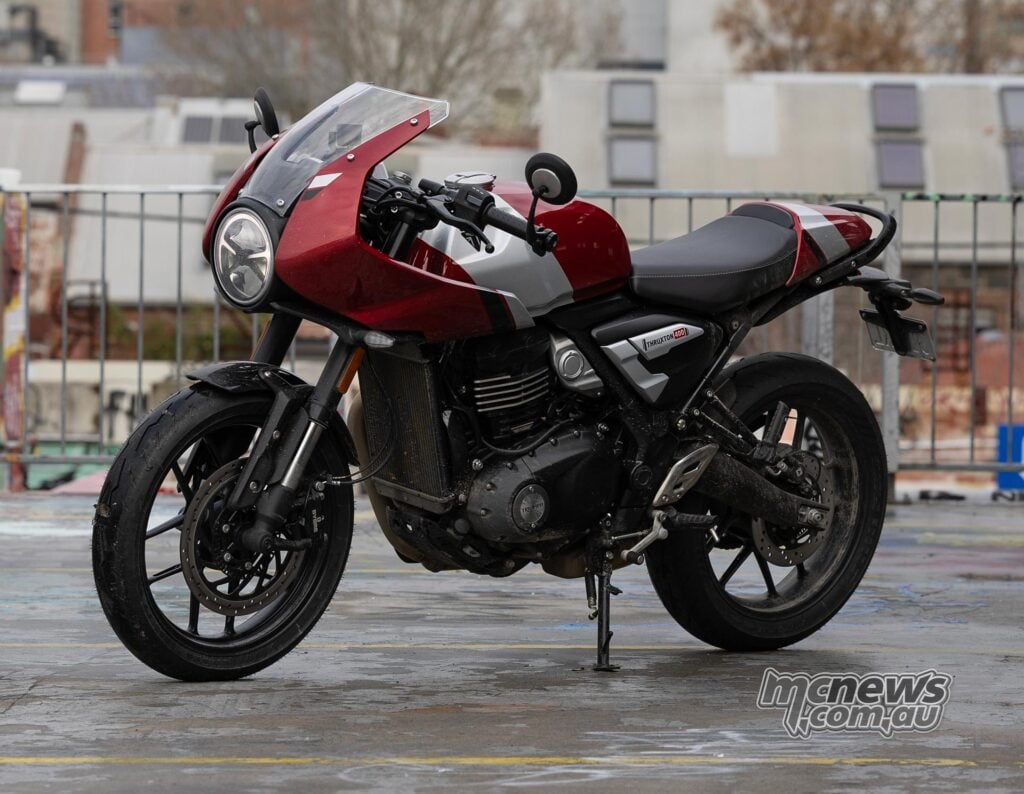 The new Triumph Thruxton 400 in Carnival Red