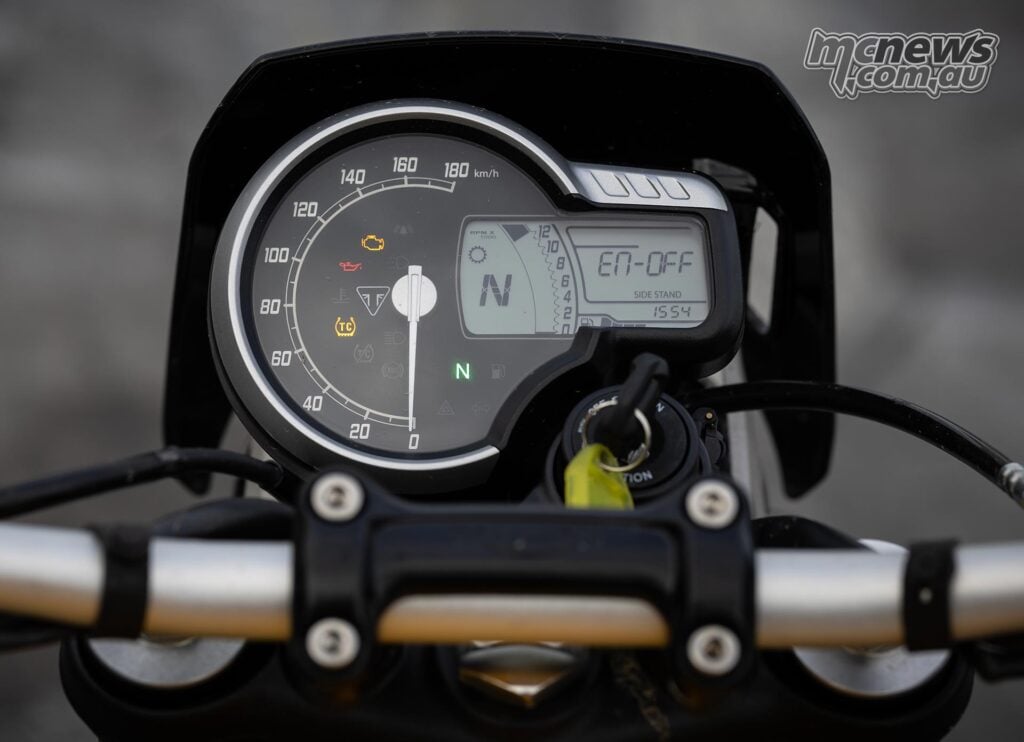 By modern standards the dash is very simple, split between analogue speedo and LCD display