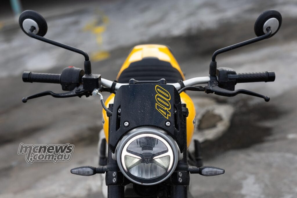 Those wide Tracker 400 'bars offer plenty of leverage