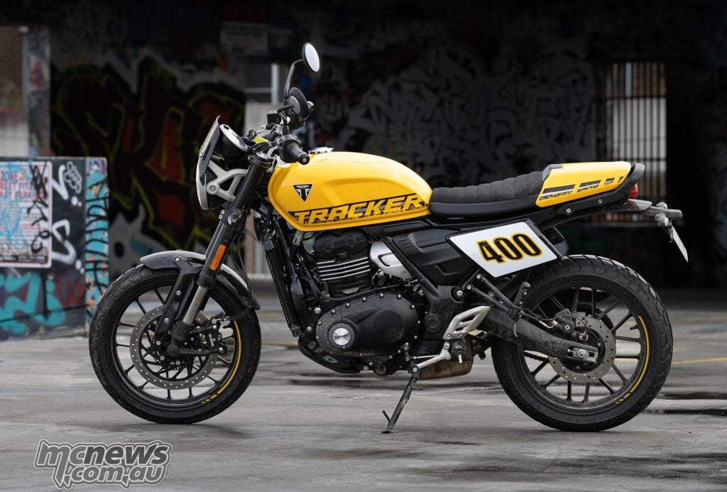 Pirelli MT60 RS tyres are standard fitment on the Triumph Tracker 400