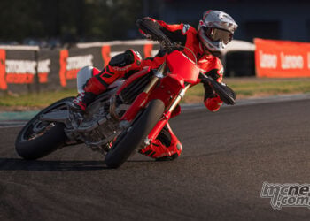 Ducati Desmo450 SM brings 63.5 hp and factory-developed hardware to supermoto