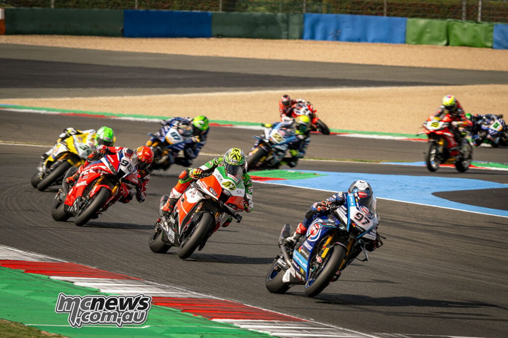 Xavi Vierge leads Axel Bassani, Jake Dixon, Lorenzo Baldassarri and a large WorldSBK pack.