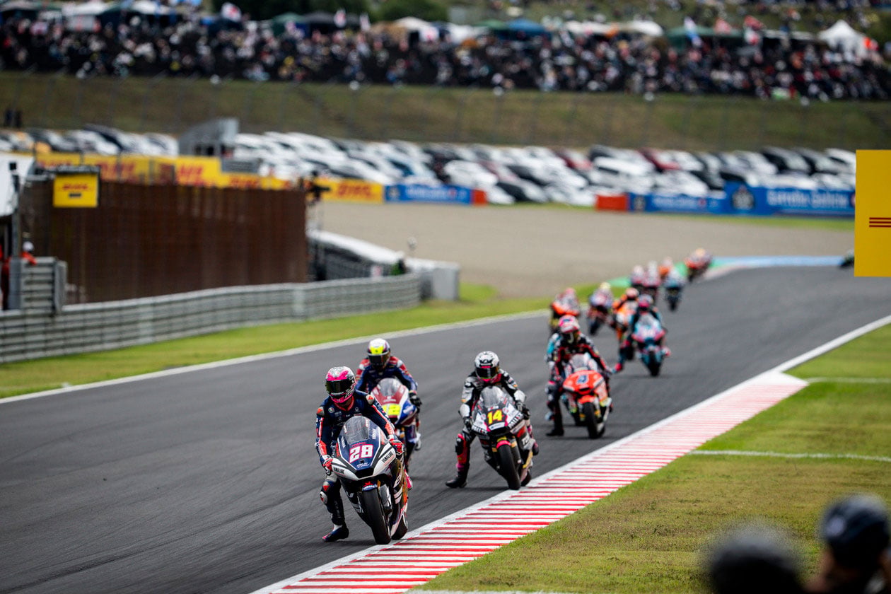 Izan Guevara leads Tony Arbolino and Filip Salac during the Moto2 race at Motegi