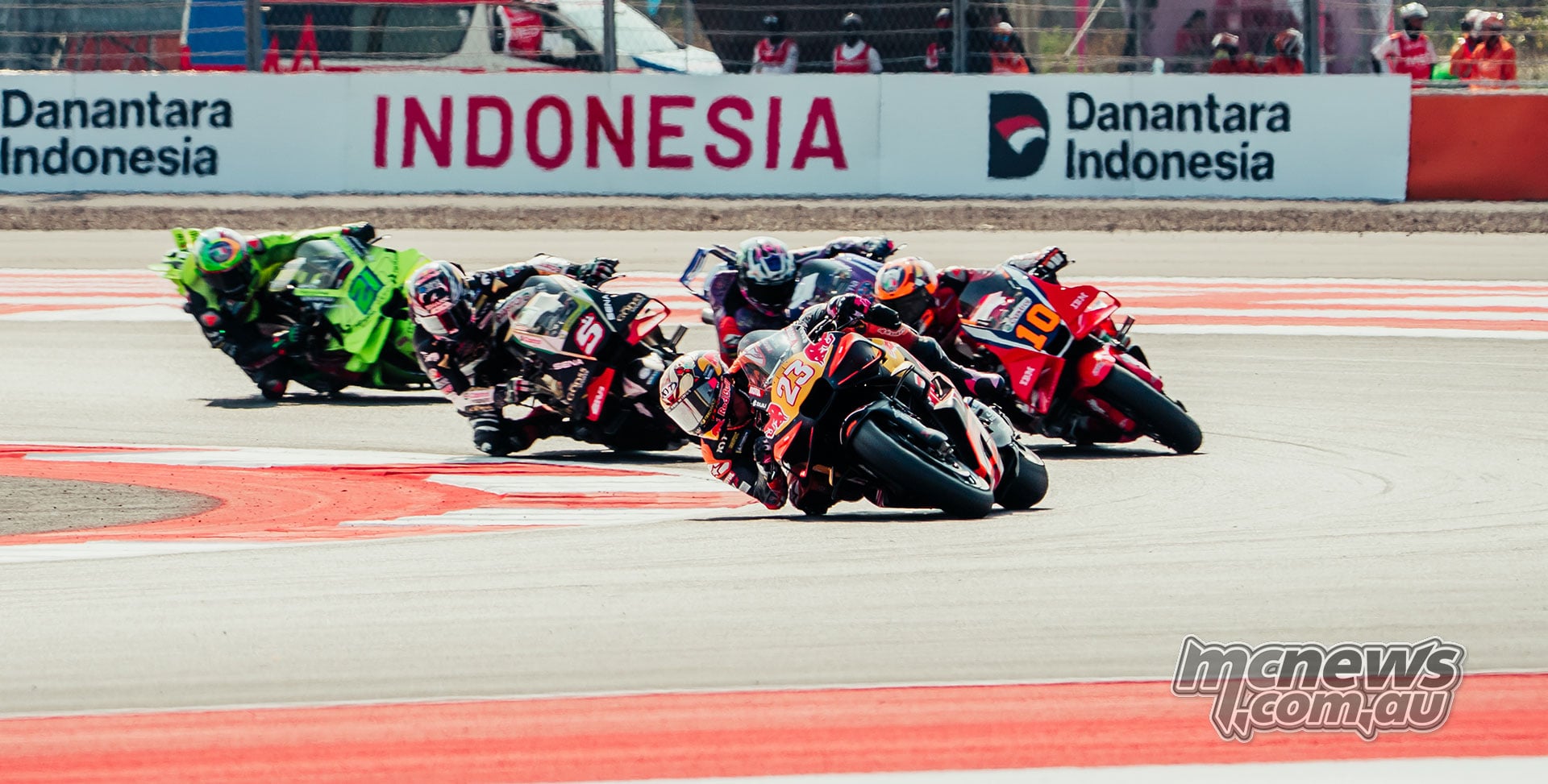 Enea Bastianini leads a close group of Honda and Ducati riders at Mandalika.
