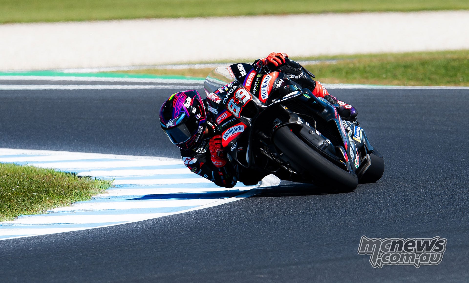 Jorge Martin leans his number 89 Aprilia over the blue and white kerb at Phillip Island.