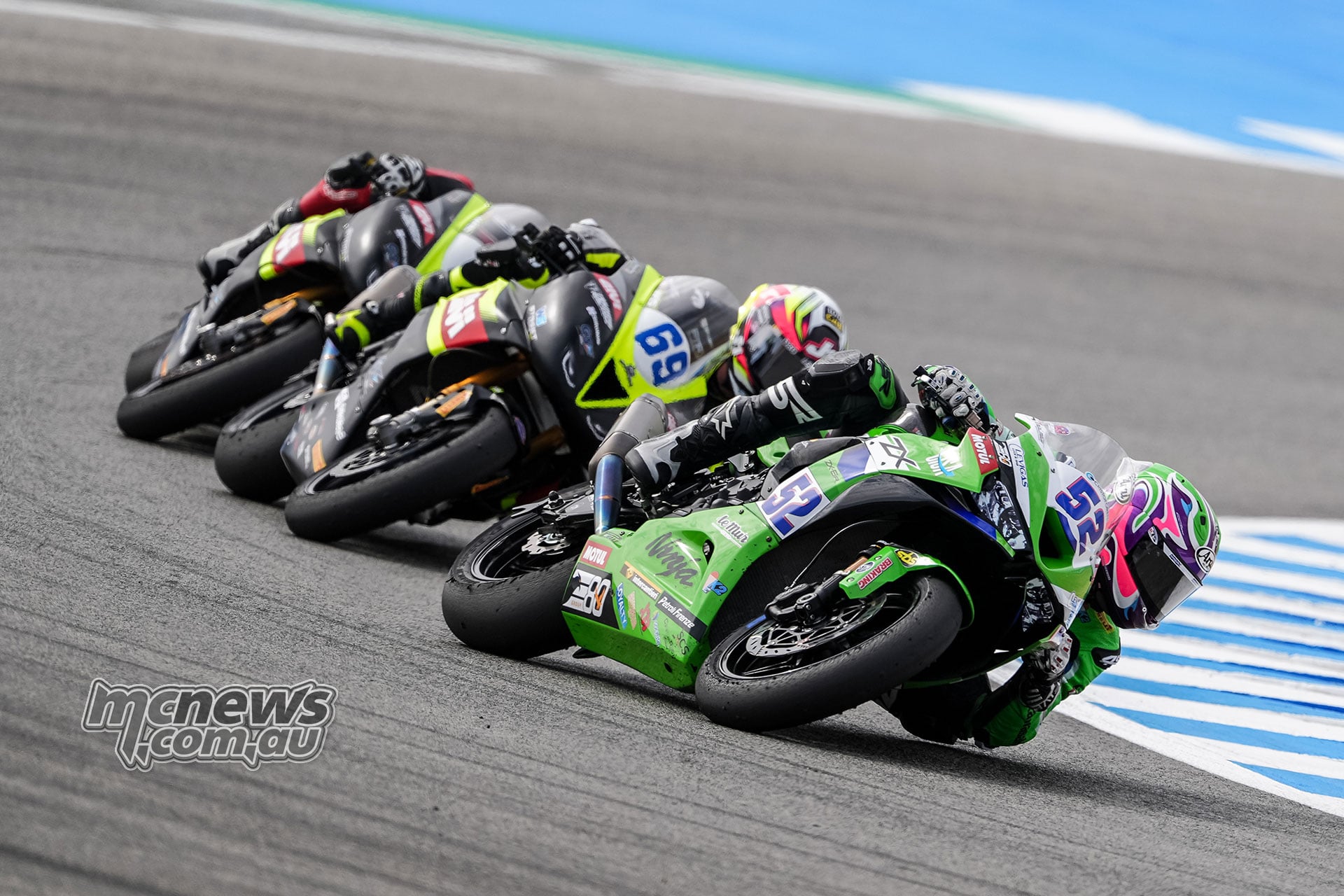 Jeremy Alcoba on the number 52 green Kawasaki ZX-6R 636 leads Tom Booth-Amos on the number 69 Triumph Street Triple 765 RS through a Jerez corner