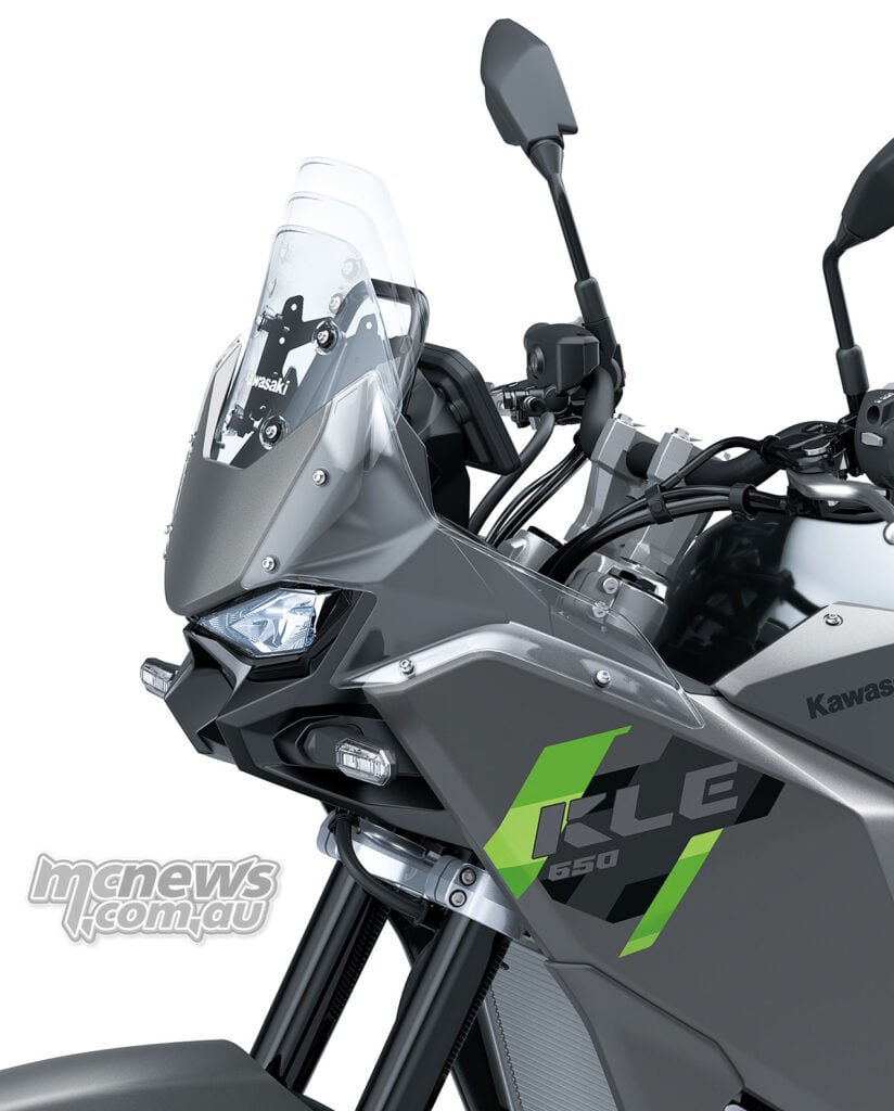 Front three-quarter view of the Kawasaki KLE650 with outlines showing its three windscreen positions.