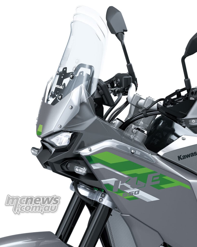 Kawasaki KLE650 SE windscreen shown with outlines illustrating its three height settings.