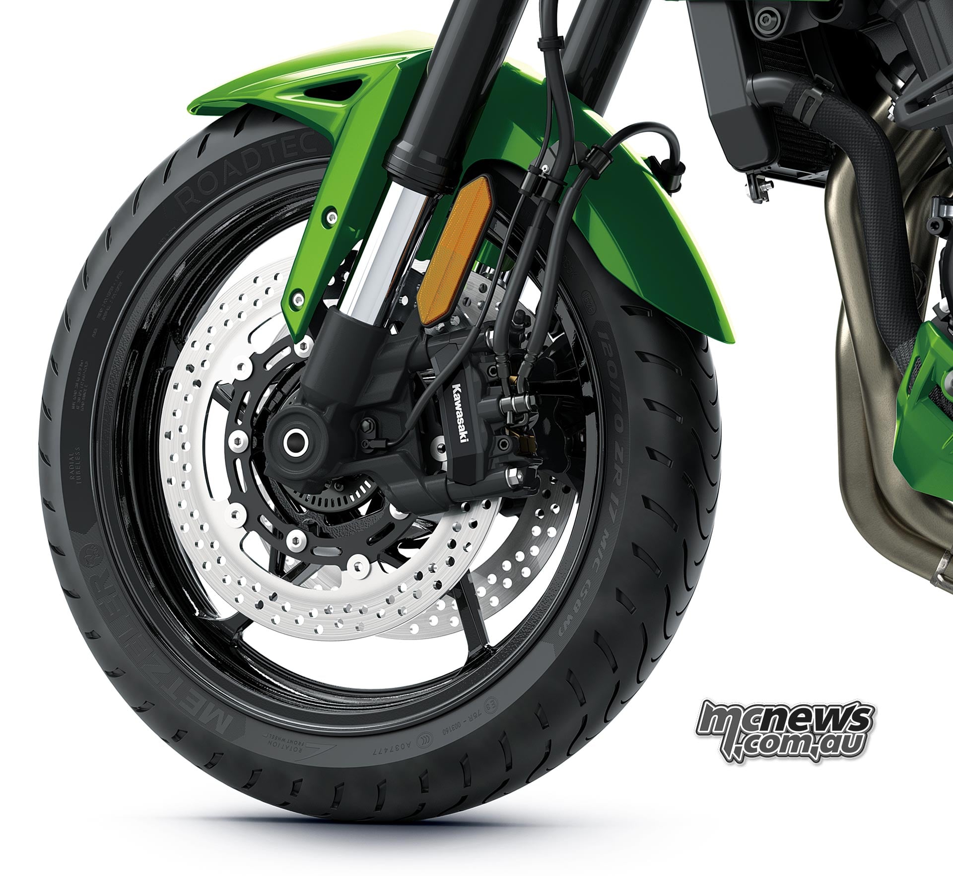 Kawasaki Versys 900 SE front wheel showing the inverted fork, green mudguard, brake discs and radial-mount caliper