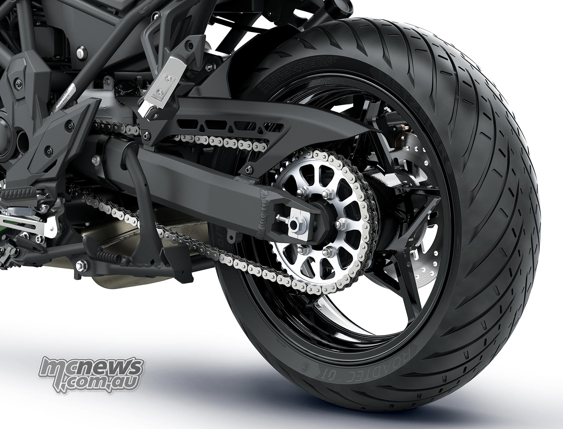 Kawasaki Versys 900 SE rear wheel, aluminium swingarm, drive chain and rear sprocket