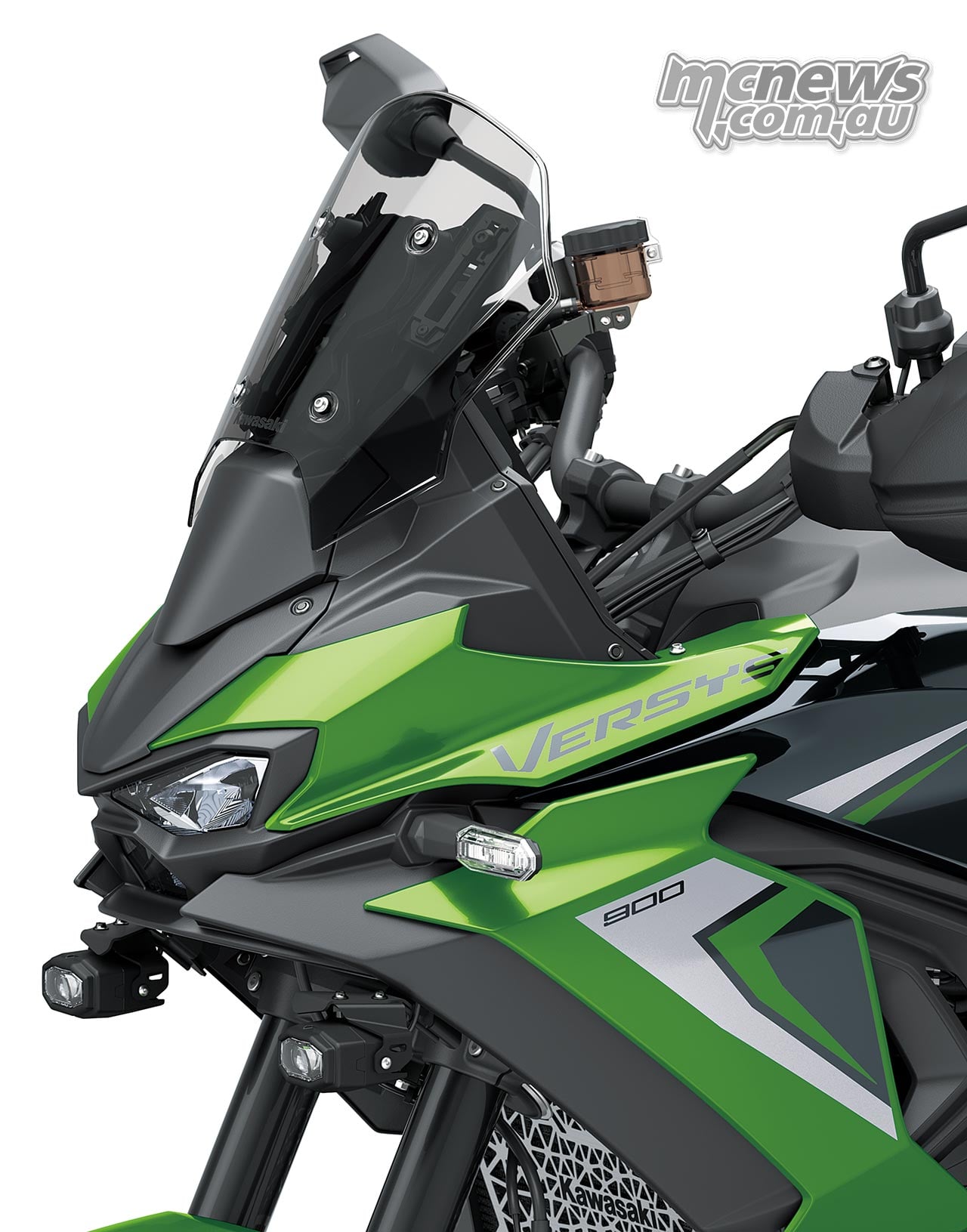 Front three-quarter detail of a Kawasaki Versys 900 SE fitted with a smoked windscreen